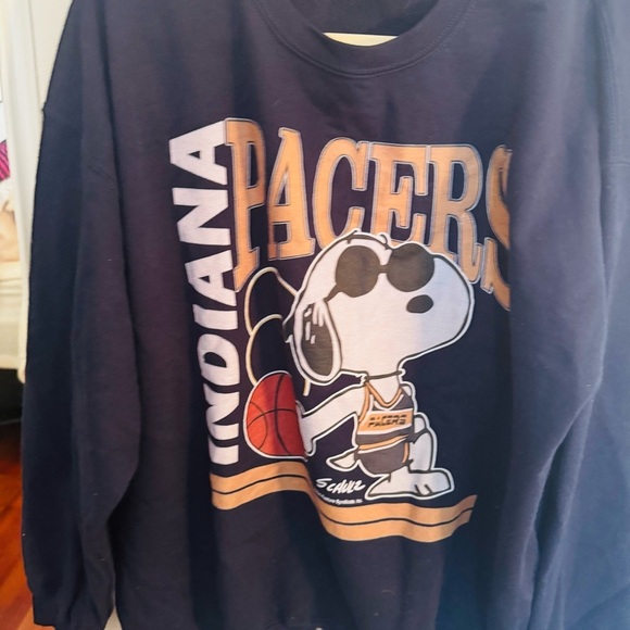 INDIANA PACERS basketball snoopy sweatshirt - Picture 3 of 4